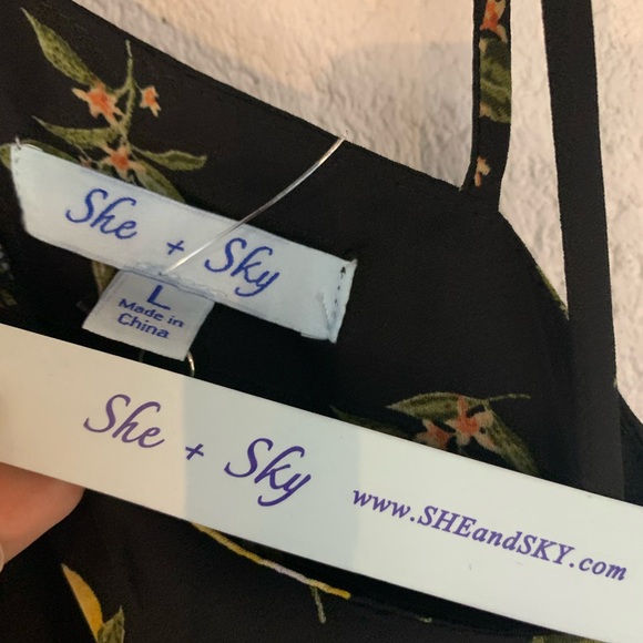 She and Sky Romper Women’s Large NWT - Picture 4 of 4